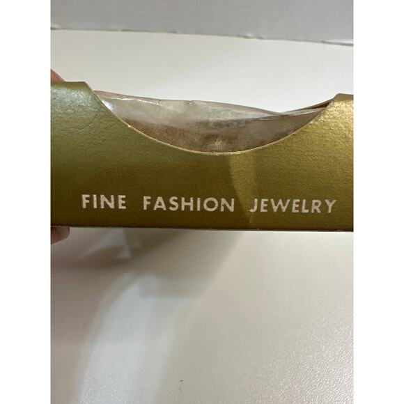 Vintage Sarah Coventry 1961 Lady of Spain clip on Earrings New Still in Box. - Picture 7 of 7